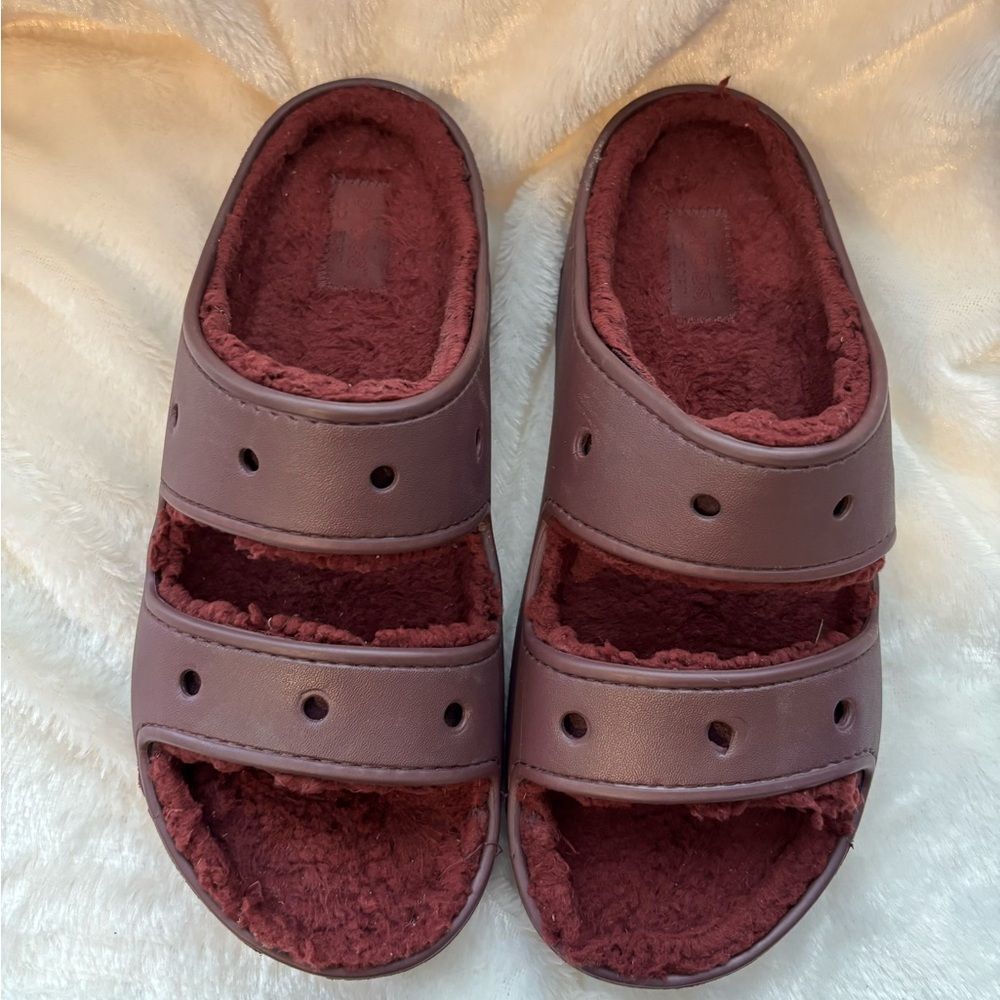 Crocs Unisex Burgundy Lined Sandals EUC - Picture 2 of 8